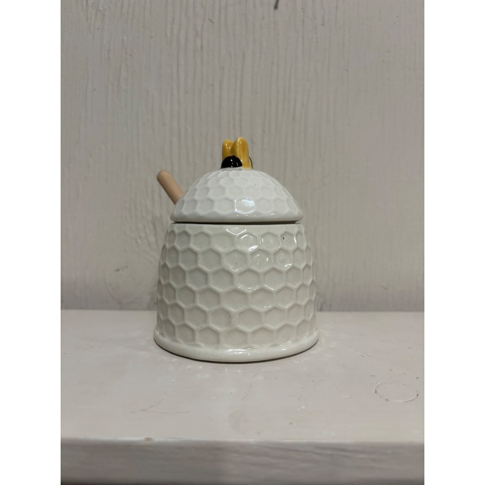 Newclassic Ceramic Honey Pot with Bee Lid and Wooden Dipper White Honeycomb